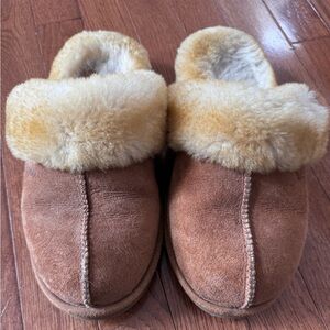 LL Bean wicked good women’s shearling lined slides. Womens size 8.